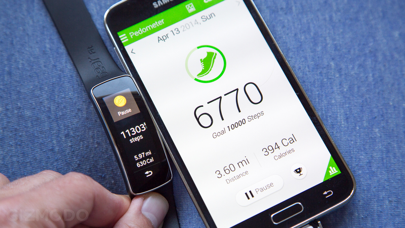 Illustration for article titled Samsung Gear Fit Review: A Beautiful Wristable Gone to Waste